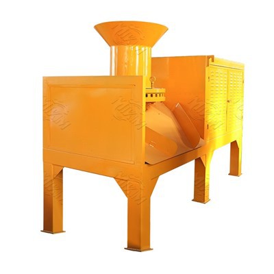 What are the characteristics of wood chips produced by a wood briquette press machine?